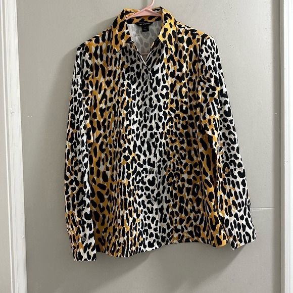 FINAL PRICE DROP✨
 St. John  Back Leopard‎ Print Shirt - Picture 2 of 7